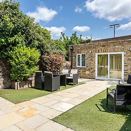 Stunning Flat In The Heart Of Parsons Green